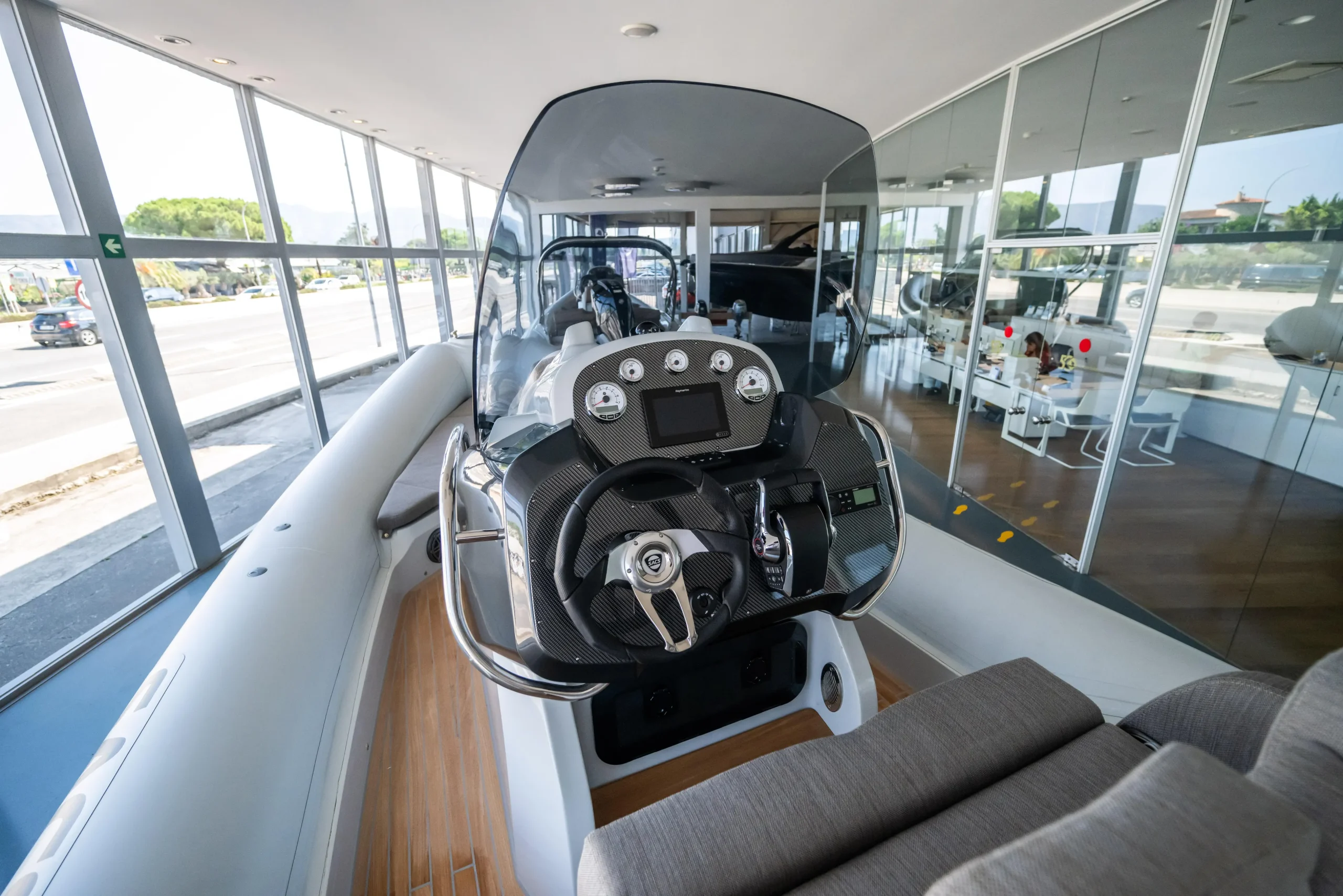 SACS Strider 900 Arctic Grey 2026 - bow three-quarter exterior view