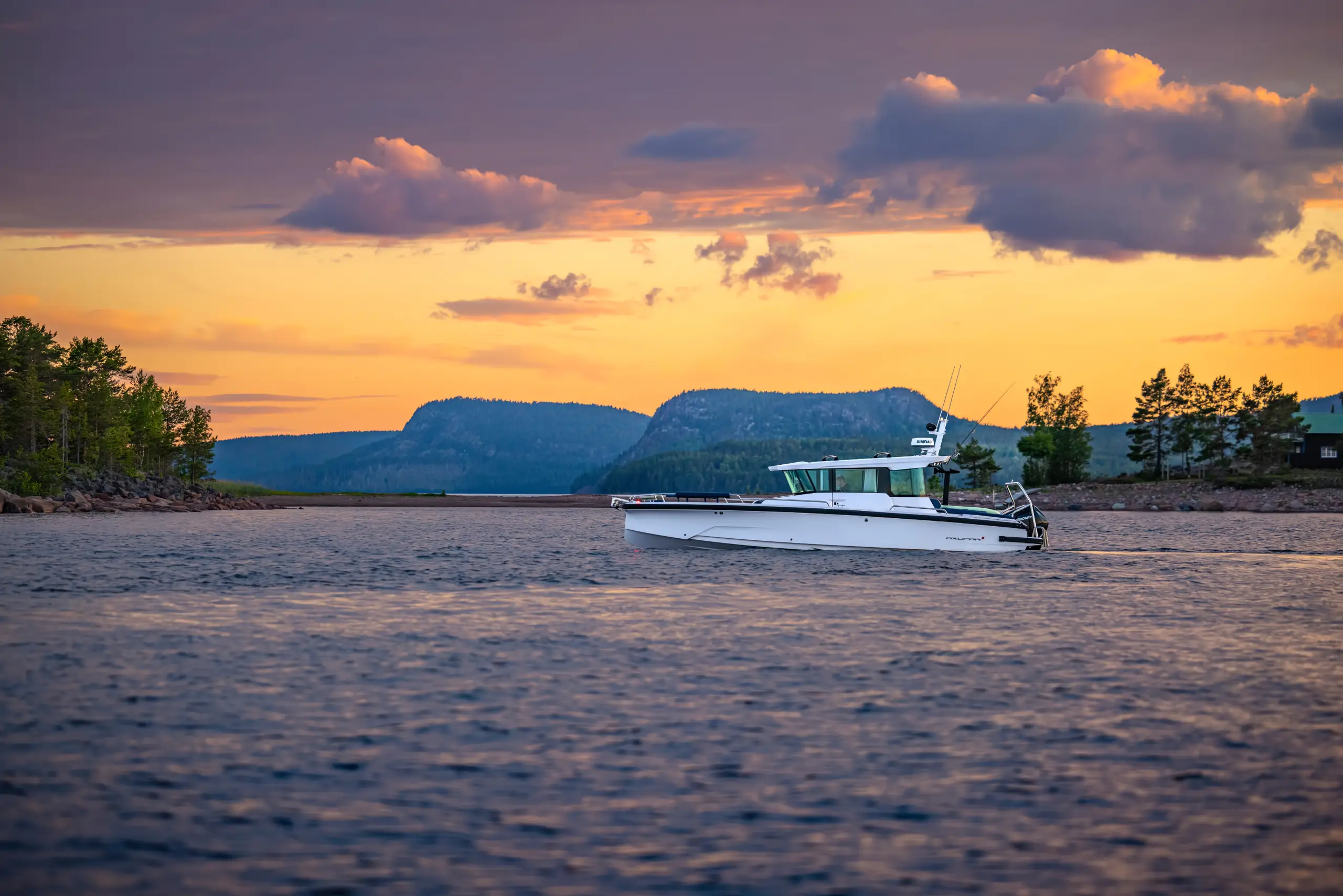Axopar 29 XC Cross Cabin on water lifestyle shot