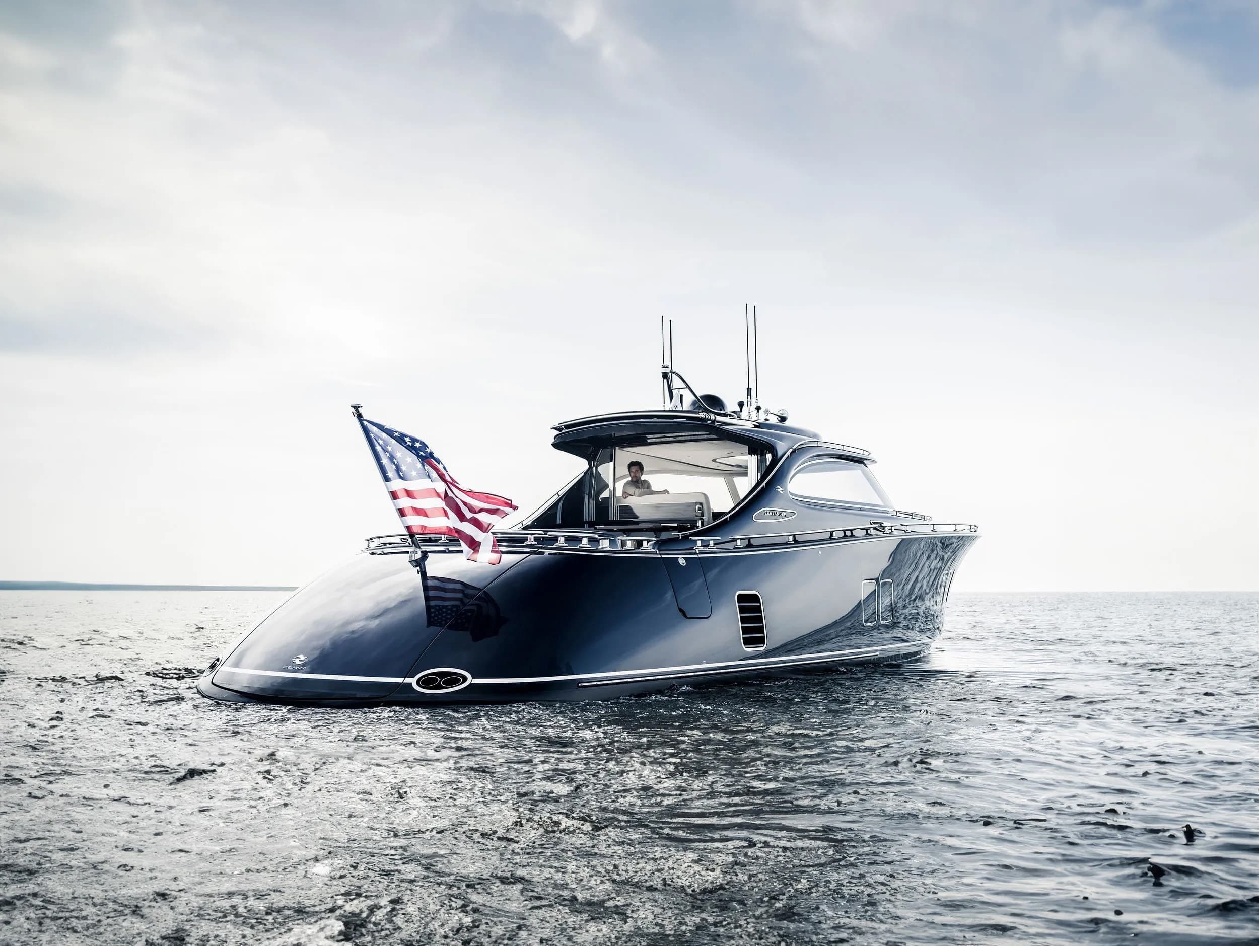 Zeelander 5 aft exterior with metallic paint finish