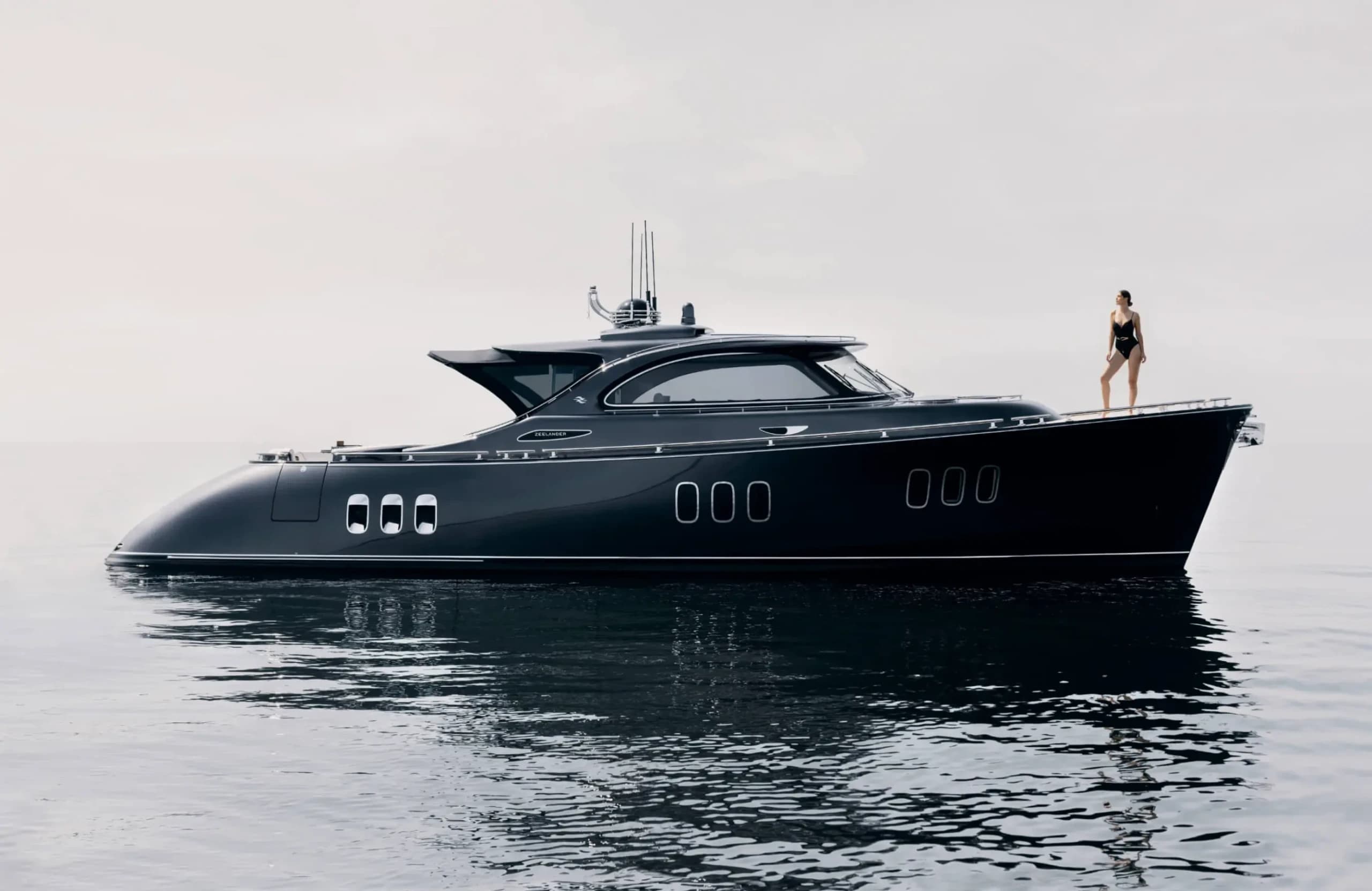 Zeelander 6 side view underway