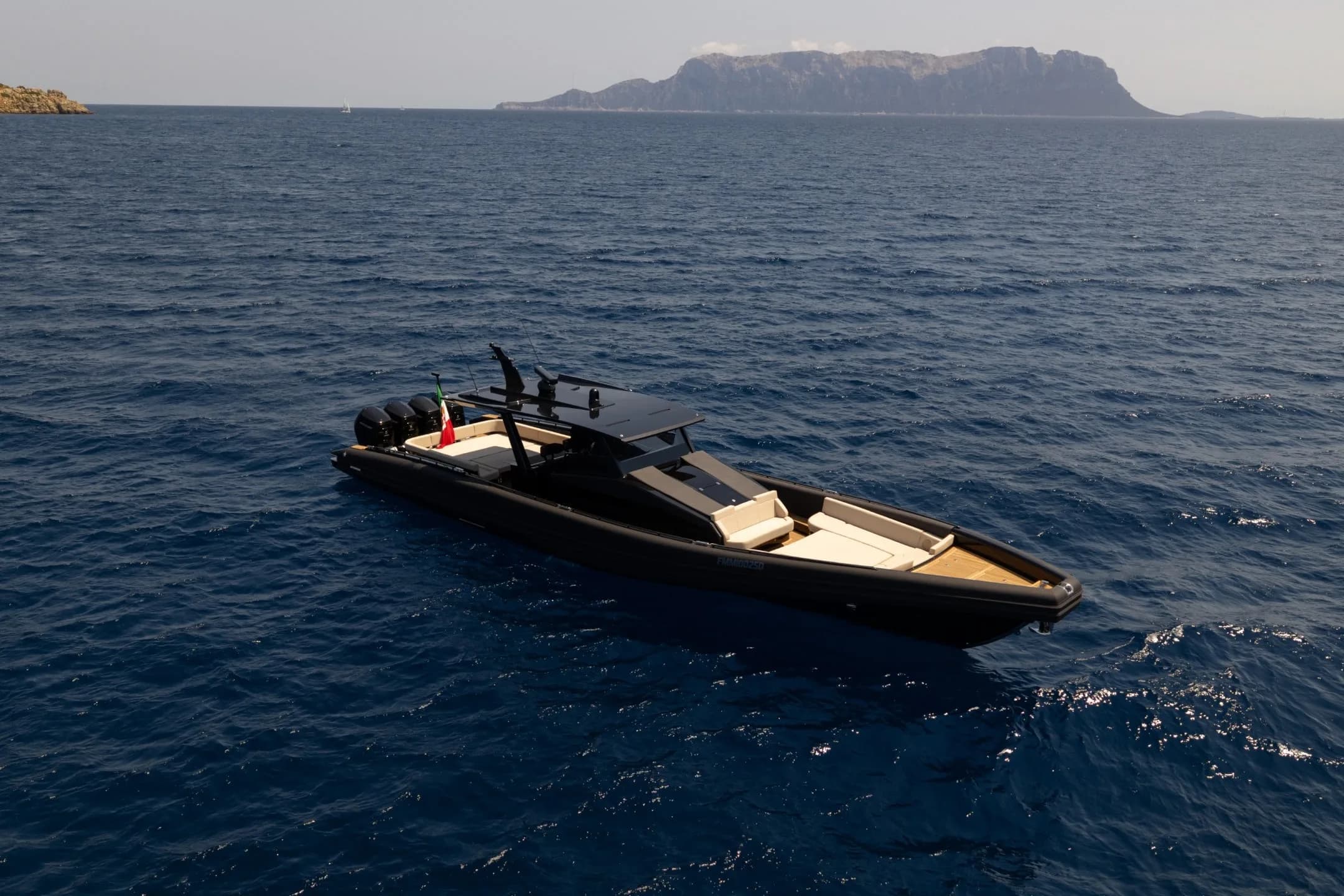 Novamarine BS 160 deck dinette and covered seating area